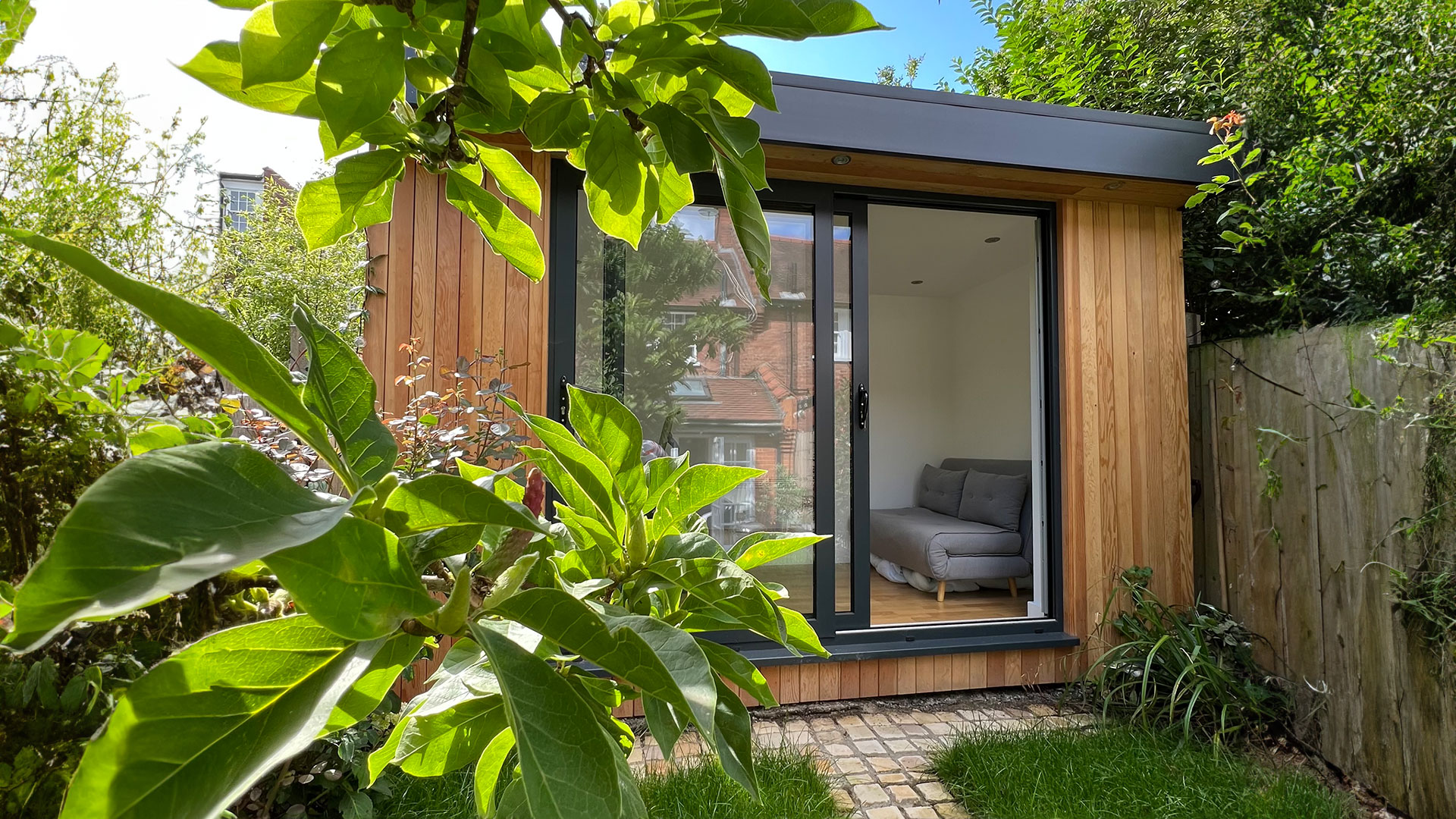Small Garden Rooms: 25 clever storage solutions